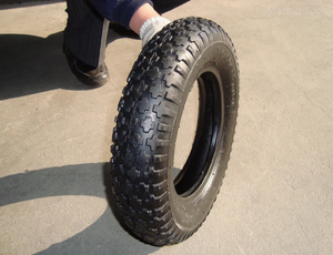 ຢາງຂະໜາດໃຫຍ່ຮູບສີ່ຫຼ່ຽມມົນ pneumatic